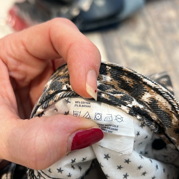 Authentic Icon cheetah print skinny jeans size 30. In great condition! - Picture 7 of 7